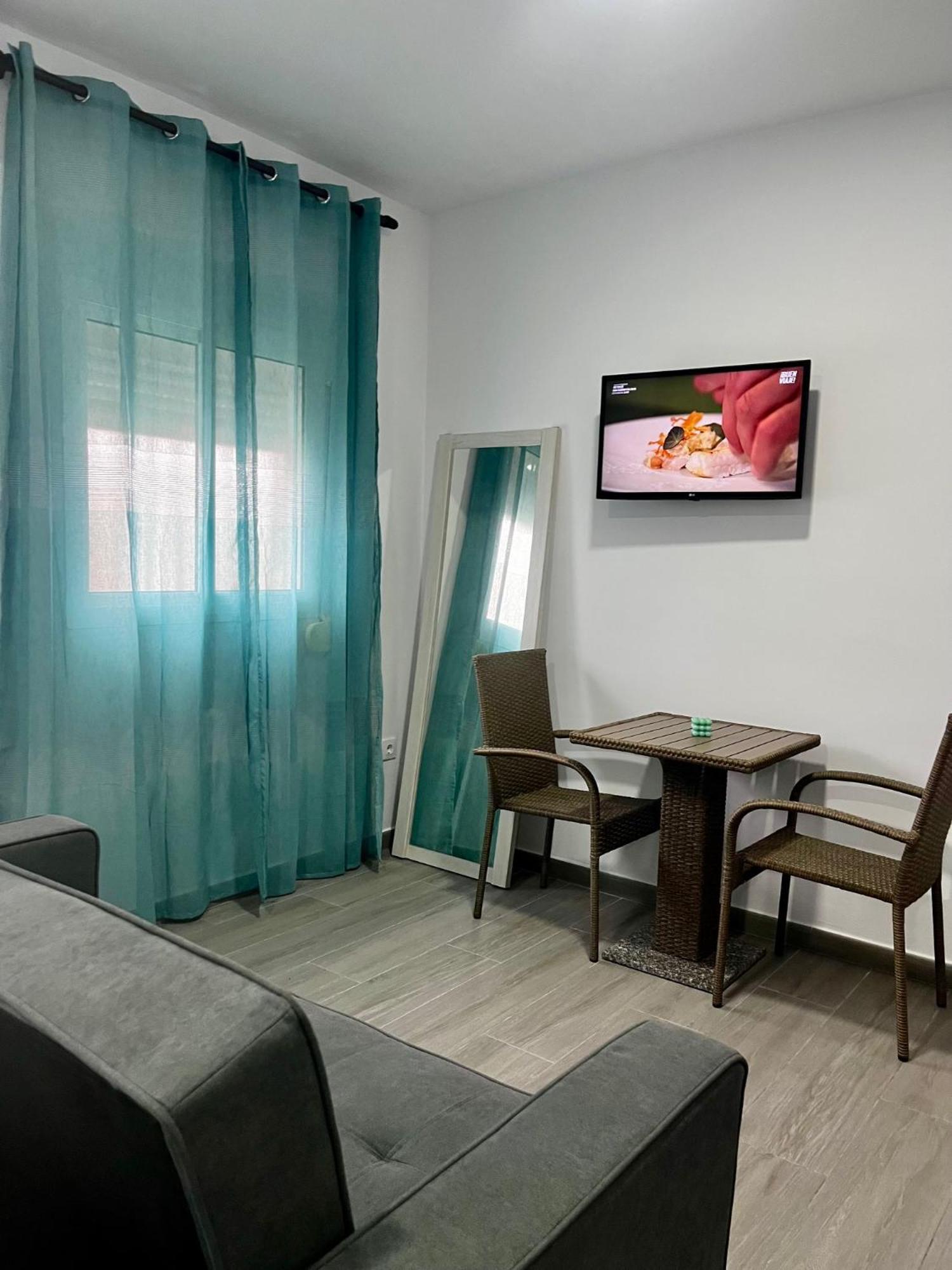 Hostal Los Mellizos Кониль-де-ла-Фронтера Экстерьер фото