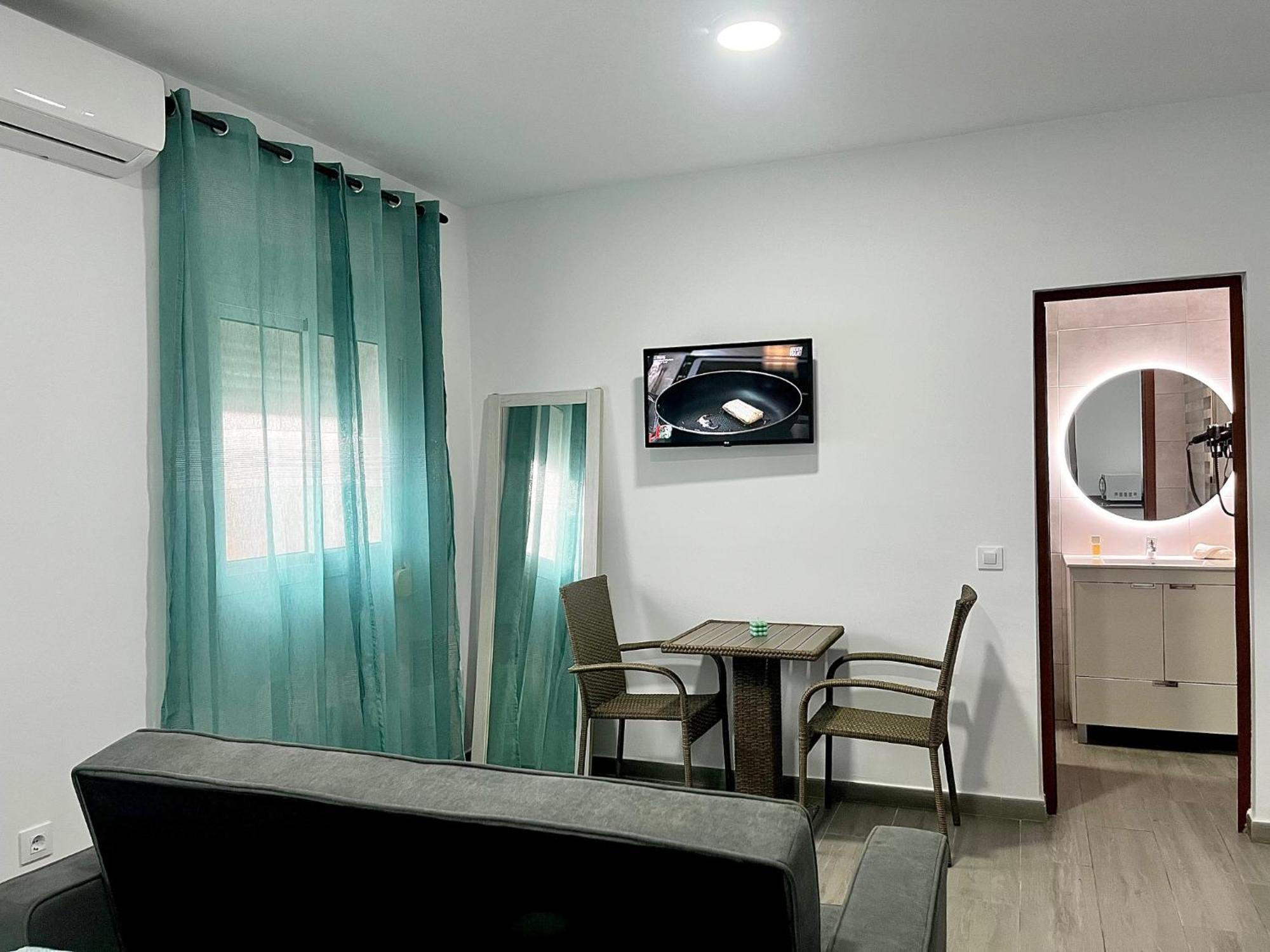 Hostal Los Mellizos Кониль-де-ла-Фронтера Экстерьер фото