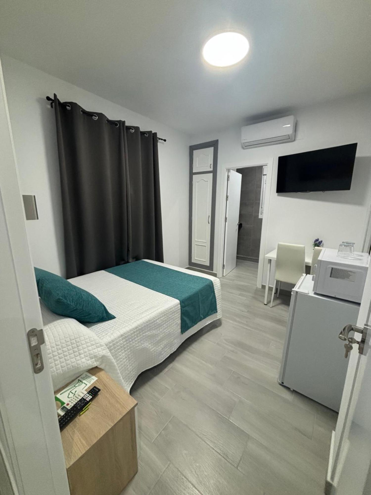 Hostal Los Mellizos Кониль-де-ла-Фронтера Экстерьер фото