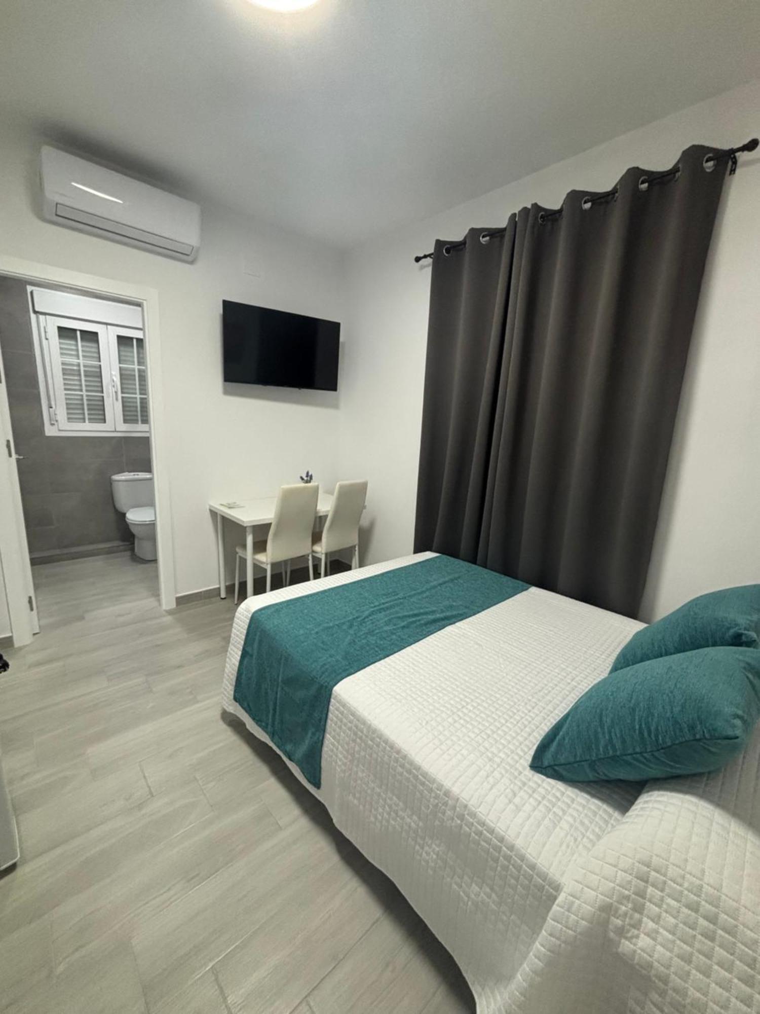 Hostal Los Mellizos Кониль-де-ла-Фронтера Экстерьер фото