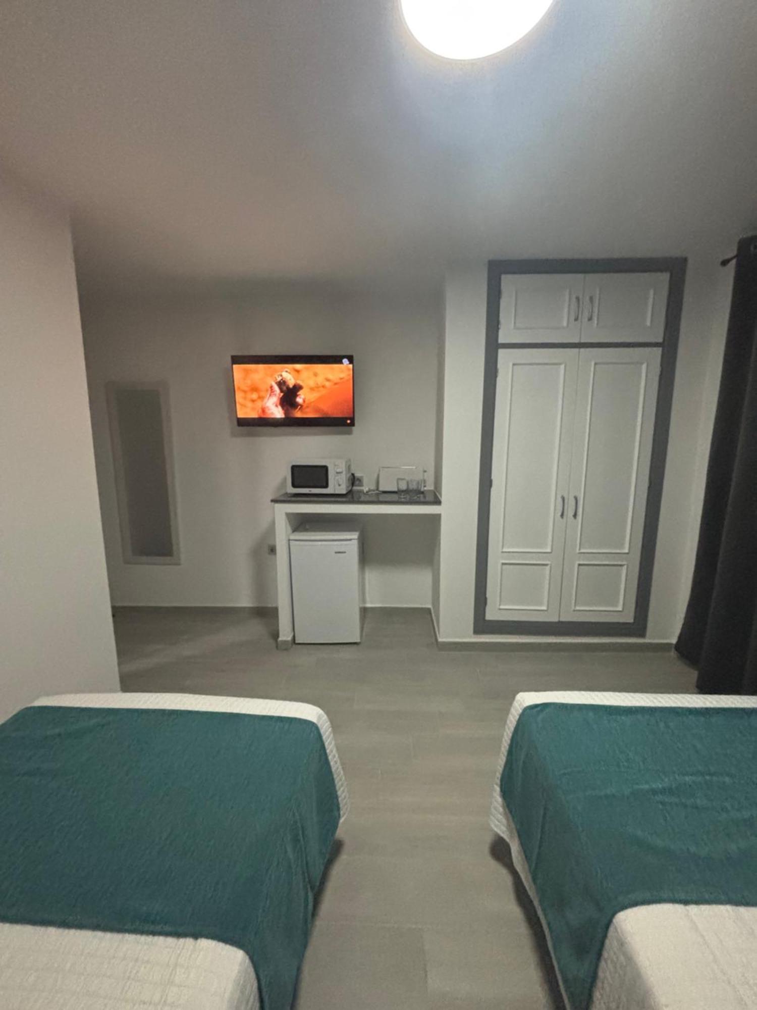 Hostal Los Mellizos Кониль-де-ла-Фронтера Экстерьер фото