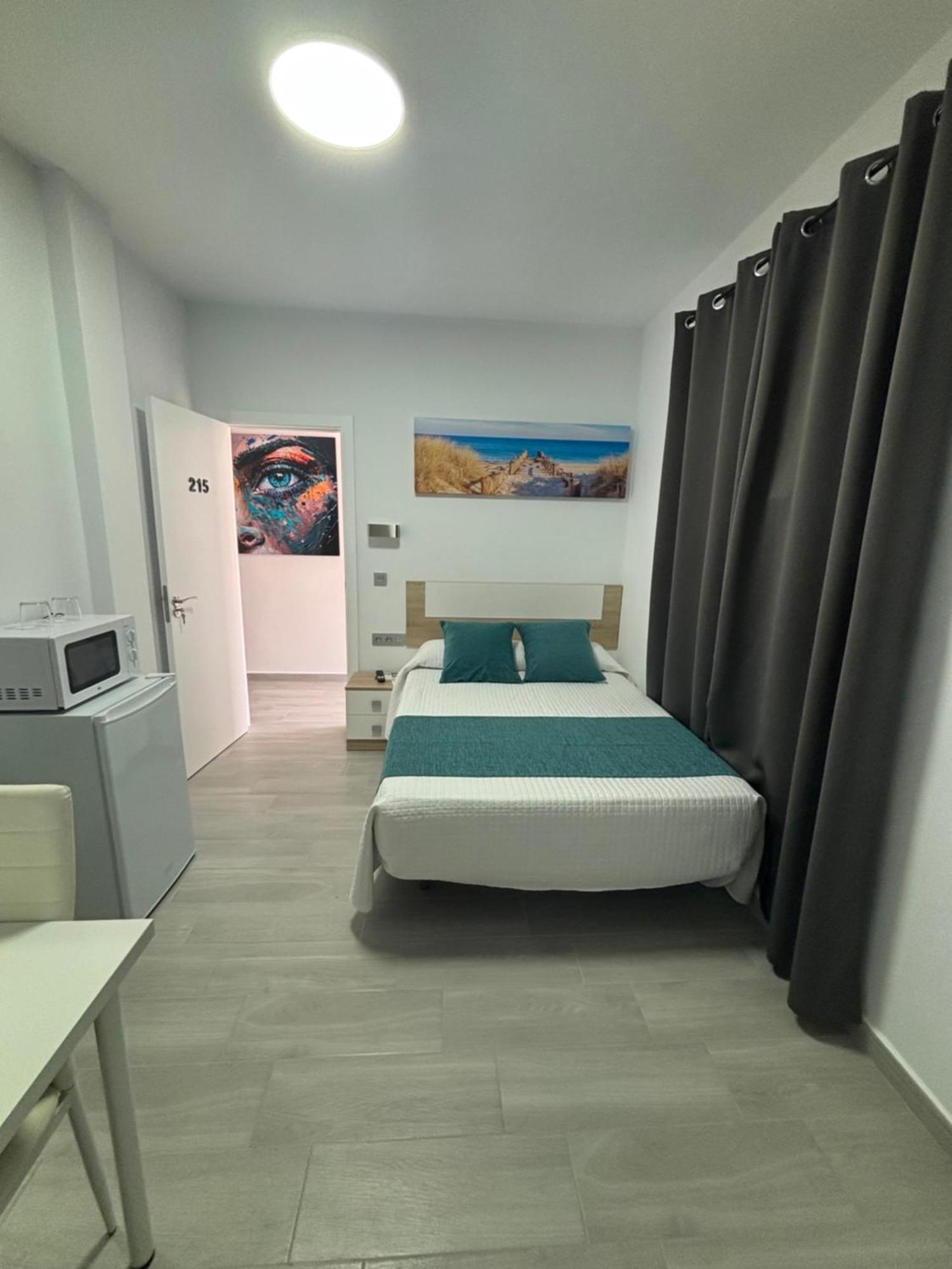 Hostal Los Mellizos Кониль-де-ла-Фронтера Экстерьер фото