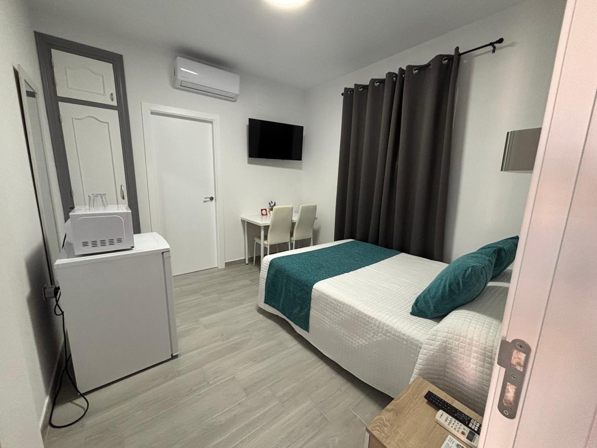 Hostal Los Mellizos Кониль-де-ла-Фронтера Экстерьер фото