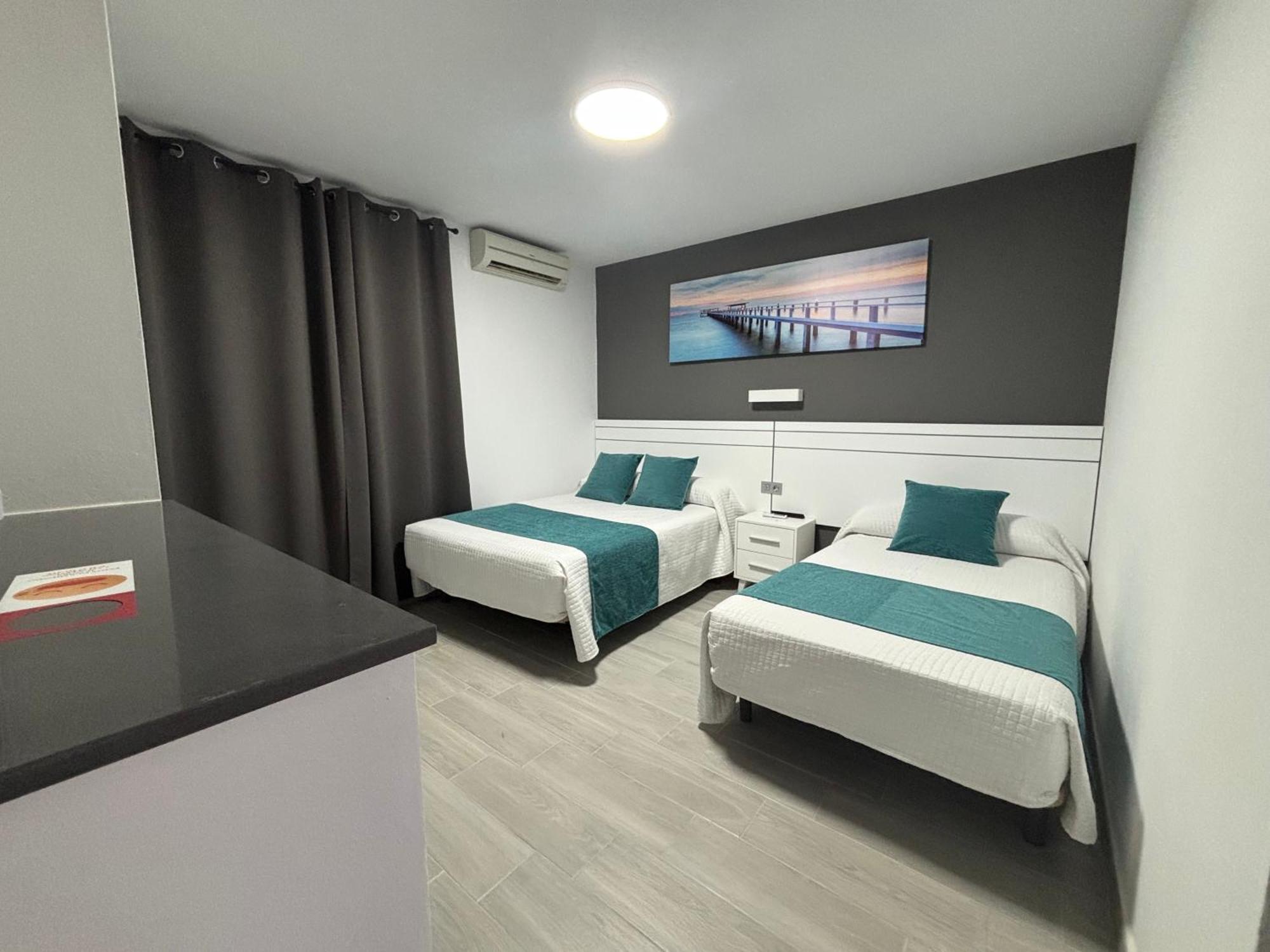 Hostal Los Mellizos Кониль-де-ла-Фронтера Экстерьер фото