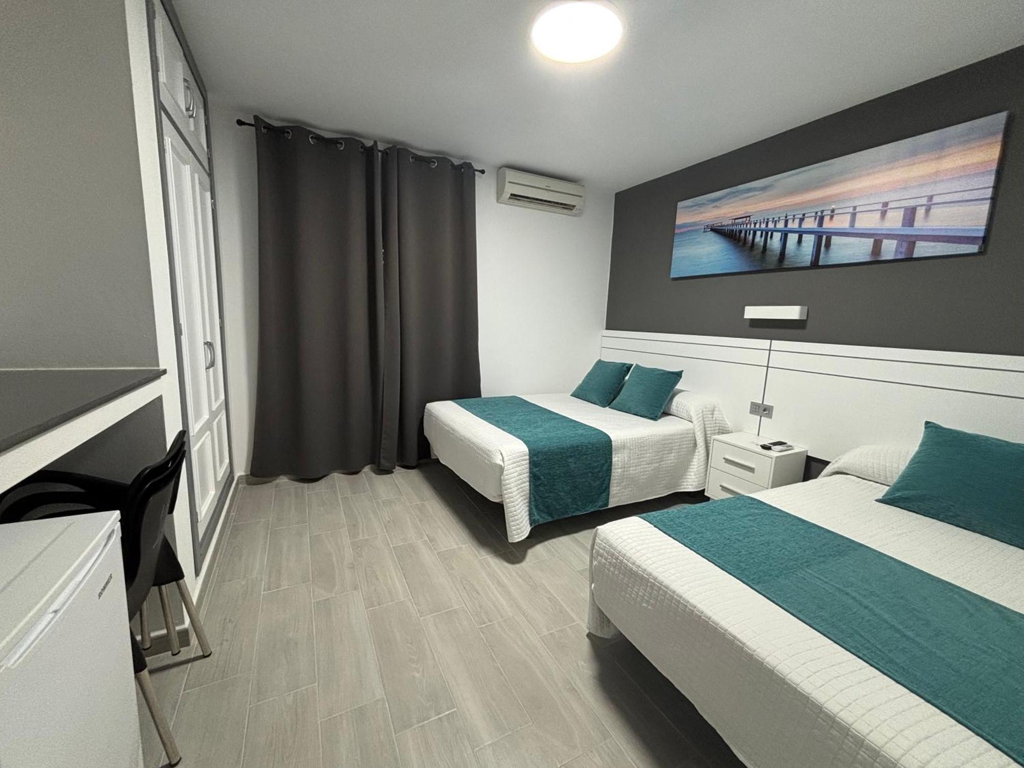 Hostal Los Mellizos Кониль-де-ла-Фронтера Экстерьер фото
