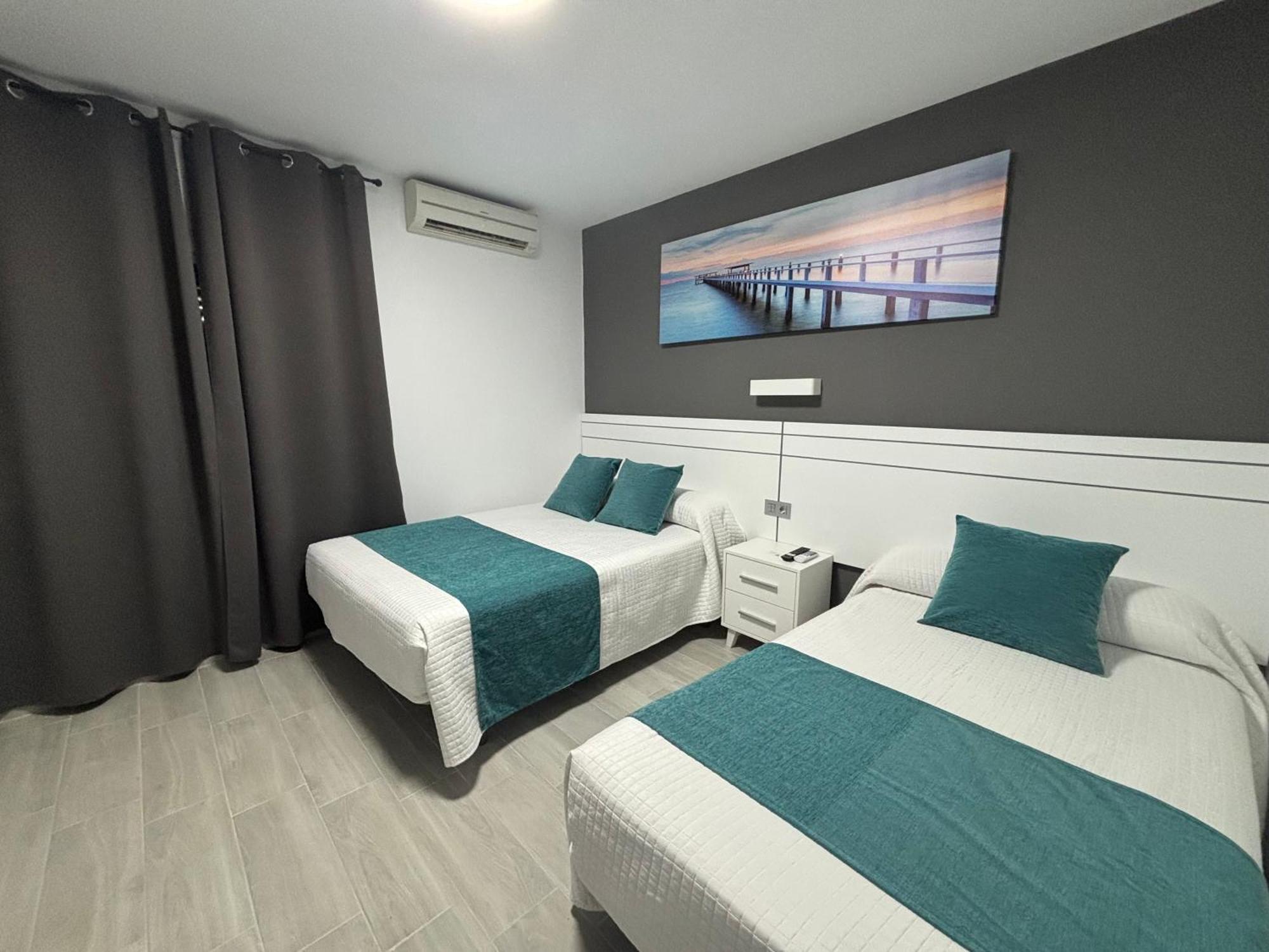 Hostal Los Mellizos Кониль-де-ла-Фронтера Экстерьер фото