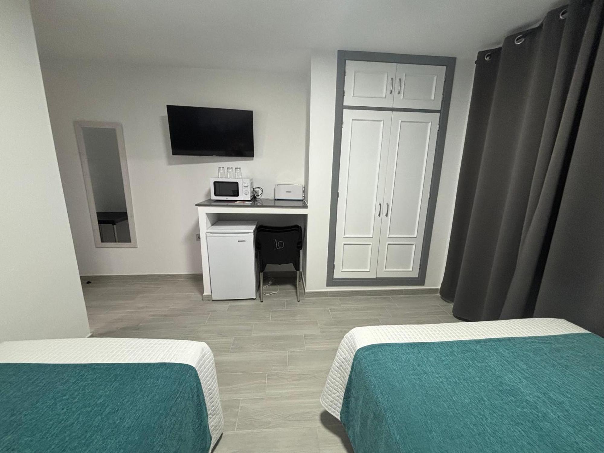 Hostal Los Mellizos Кониль-де-ла-Фронтера Экстерьер фото