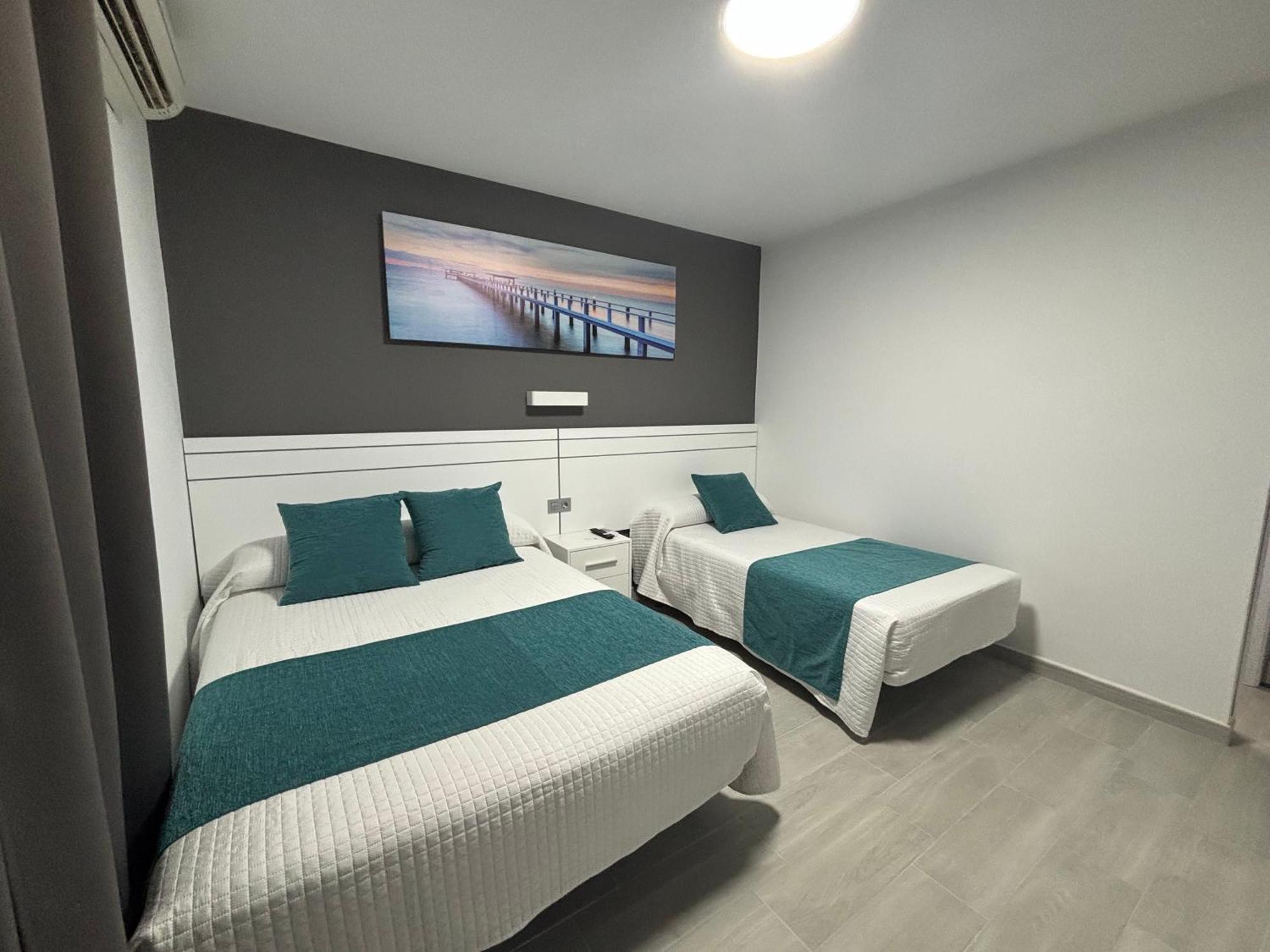 Hostal Los Mellizos Кониль-де-ла-Фронтера Экстерьер фото