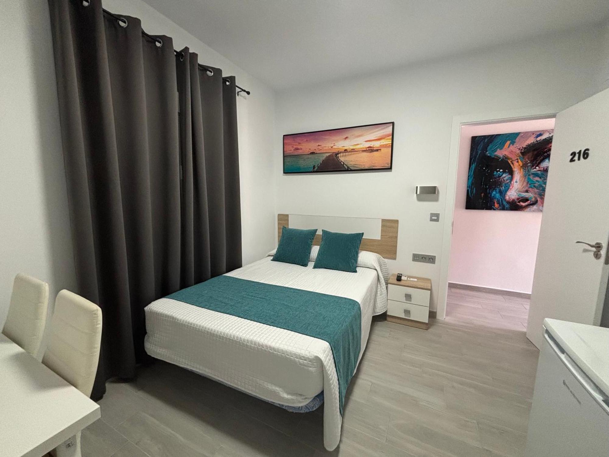 Hostal Los Mellizos Кониль-де-ла-Фронтера Экстерьер фото