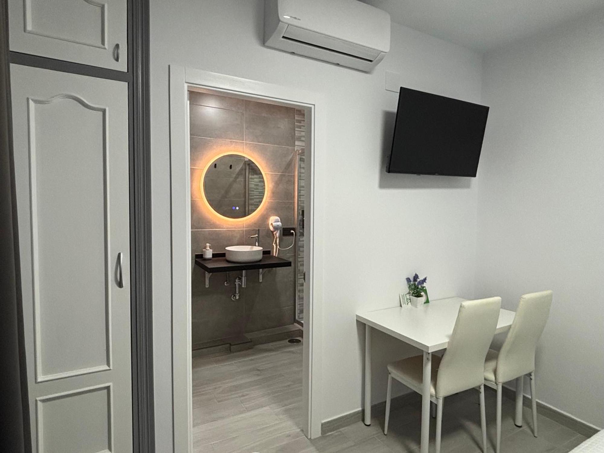 Hostal Los Mellizos Кониль-де-ла-Фронтера Экстерьер фото