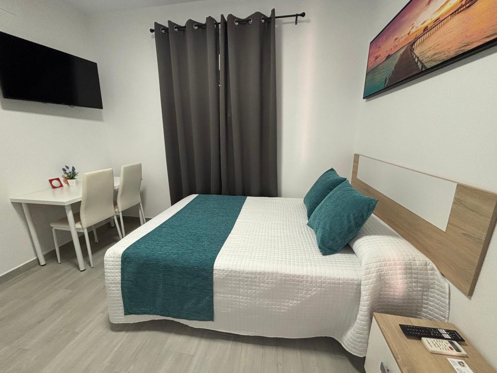Hostal Los Mellizos Кониль-де-ла-Фронтера Экстерьер фото